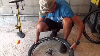 Démontage pneu vtt tubeless  080 [upl. by Ennaecarg]