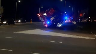 crash thv zwaar hoogwerker brandweer kantelt tijdens rit richting gebouwbrand [upl. by Hotchkiss]