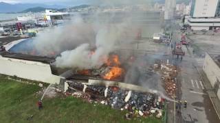 Incêndio atinge centro de distribuição das Lojas Koerich em São José [upl. by Eilujna985]