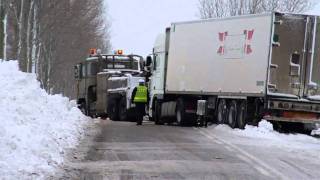 Trasa Kołobrzeg  Koszalin Tir zablokował ruch eKGpl autor  Michał Michalewicz [upl. by Solracnauj]