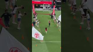 Aficionada de Chivas le ganó en una carrera a una velocista en el medio tiempo vs América gdl [upl. by Ahsien736]