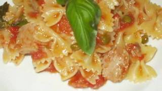 Farfalle avec le thon et tomates [upl. by Cassilda623]