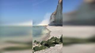 Un impressionnant éboulement de falaise en SeineMaritime [upl. by Hujsak]