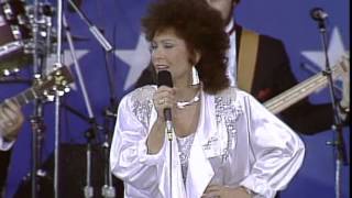 Loretta Lynn  You Aint Woman Enough To Take My Man Live at Farm Aid 1985 [upl. by Nirag59]