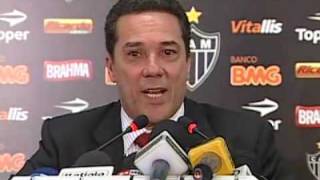 09122009  Na apresentação ao AtléticoMG Vanderlei Luxemburgo solta o verbo contra Belluzzo [upl. by Oinolopa]