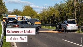 Schwerer Unfall auf der B42 Fahrerin im Auto eingeklemmt [upl. by Imyaj]