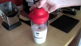 Gear Test Bodum Latte Milk Frother [upl. by Marys]