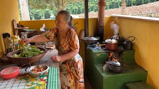 MINHA MÃE FEZ O PRIMEIRO ALMOÇO NA CASINHA NO PÉ DA SERRA [upl. by Mercer497]