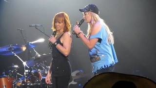 Reba amp Melissa Peterman at Mizzou Arena [upl. by Damas]