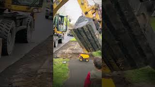 Excavator man are very skilled  shorts youtubeshorts excavationequipment excavator facts [upl. by Torray]