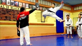 Práctica de combate de TAEKWONDO con protectores Daedo de sparring para práctica [upl. by Kiran]