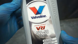 Valvoline VR1 Racing 5W50 Jak wygląda oryginalny olej silnikowy [upl. by Ennahtur618]