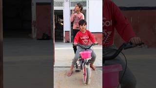 Mother and Sisters cycling Behen Gir gayi shorts maa funny viral [upl. by Elicia]