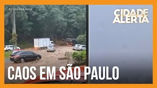 Véspera de feriado tem fortes chuvas e pontos de alagamento em SP [upl. by Enotna]