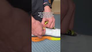 Quick guide How to tie a runners knot 🪢 runningtips shorts [upl. by Adrial159]