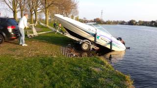 Hoe te doen Kanteltrailer met boot Tilting trailer boat [upl. by Burlie]