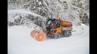 Winterwanderwege Mit Schneefräse und Sägemehl für Sicherheit und Komfort [upl. by Sadnak]