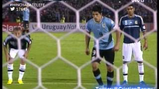 Uruguay 3 Argentina 2 Relato Sebastian Vignolo Eliminatorias Brasil 2014 Los goles 15102013 [upl. by Enirod456]