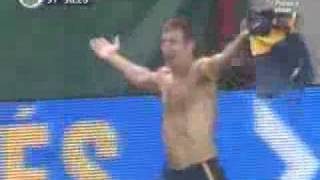 Martin Palermo scores a 40 metres goal with the head [upl. by Mehs553]