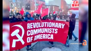 Comunistas salen a las calles de Nueva York con banderas de la hoz y el martillo [upl. by Sulokcin]