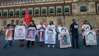 Presidente expone carta a familiares de normalistas de Ayotzinapa [upl. by Ybocaj492]