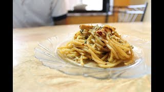 aglio olio peperoncino Spaghetti Aglio E Olio [upl. by Masterson]