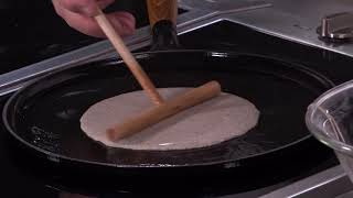 Technique Crêpes bretonnes sucrées avec la poêle en fonte Staub [upl. by Hein]