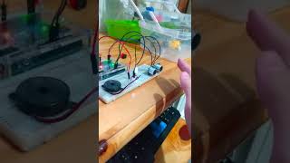 Sensor ultrasónico con LED y buzzer fácil [upl. by Ylrebmit552]