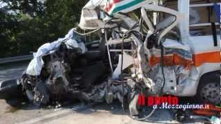 Incidente sulla superstrada Cassino Sora coinvolta unambulanza muore il conducente [upl. by Elacim]