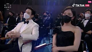 Lee Seyoung and Lee Junho seating together at the 58th Baeksang Arts Awards 2022 [upl. by Fanni]