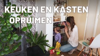 Keuken en voorraadkasten opruimen en organiseren 🥧  Opruimvlog [upl. by Oznole]