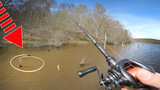 PÊCHE du BROCHET au leurre dans un étang ULTRA ENCOMBRÉ [upl. by Jolie]