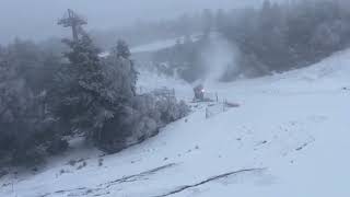 Cañones de nieve en marcha en Manzaneda para recibir a los Reyes [upl. by Othella]