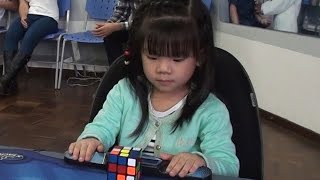 3 years old girl Rubiks Cube Solver 47 seconds [upl. by Benedic]