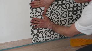 Jak tapetovat s vliesovými tapetami Lavmi  How to hang Lavmi nonwoven wallpapers [upl. by Yeknarf]