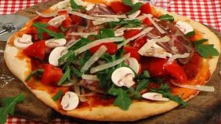 Rezept Pizza backen mit Rauke Schinken und Parmesan [upl. by Tihw770]