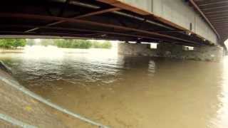 Hochwasser  Flooding in LinzAustria 362013 Full HD  Bridge closedAutobahnbrücke [upl. by Carothers]