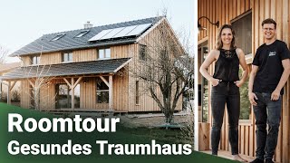 Gesund Bauen mit fantastischen Details Thoma Holz 100 Lehm amp OHNE Heizung  Holzhaus Roomtour [upl. by Nylatsirhc]