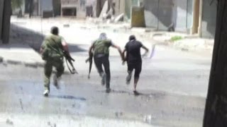 Syrie violents combats de rue bombardements Ã Alep [upl. by Byrann527]