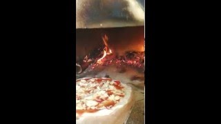 Pizza em casa  forno à lenha [upl. by Odelinda]