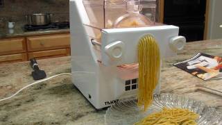 Bob Makes Pasta With The Takka Pasta Maker [upl. by Blondelle]