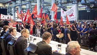 Germania lavoratori Volkswagen in protesta scontro tra dirigenza e sindacati [upl. by Naman]