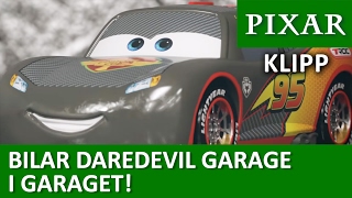 I garaget med Blixten McQueen  Bilar Daredevil Garage [upl. by Spillar]