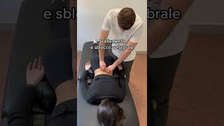 Tecnica di scollamento e sblocco vertebrale 👨🏼‍⚕️ osteopata osteopatia asmr thrust [upl. by Graaf561]