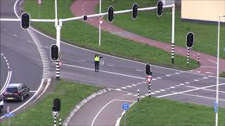 Politie studenten regelen het verkeer Capelseplein Capelle aan den IJssel [upl. by Ash378]