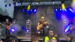 Neljä Ruusua Esirippu laskeutuu LIVE Satama Open air 2015 [upl. by Etnauj501]