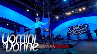 Uomini e Donne Trono Over  La sfilata di Gemma e la prova di pole dance [upl. by Vieva622]