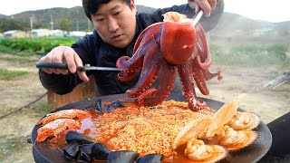 싱싱한 문어와 새우 가리비에 홍합 가득 문어 해물라면 Spicy Octopus Seafood Ramen 요리amp먹방  Mukbang eating show [upl. by Nivra]