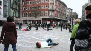 Flashmob Alle vier Sekunden stirbt ein Mensch an Hunger [upl. by Dyrraj]