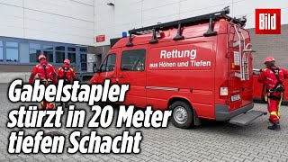 Arbeiter stürzt mit Gabelstapler in offenen Fahrstuhlschacht  Berlin [upl. by Auhso]